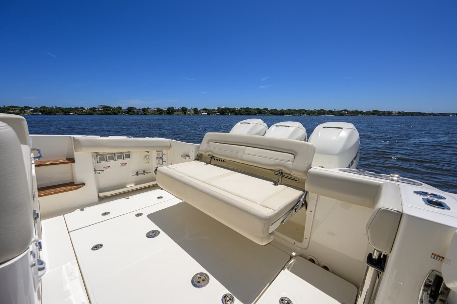 Boston Whaler 35 - DERRYN -  Cockpit