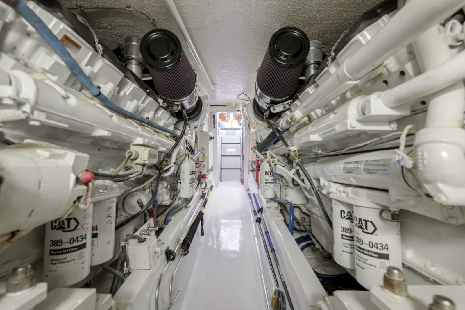Hatteras 60 Reel Hook'Up - Engine Room