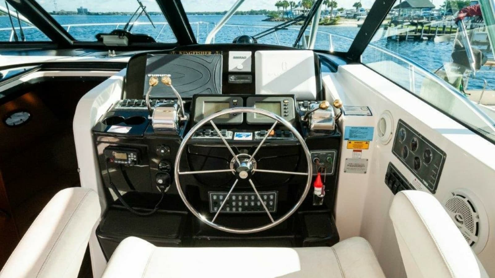 2003 Tiara Yachts 4200 Open Kingfisher Helm 4