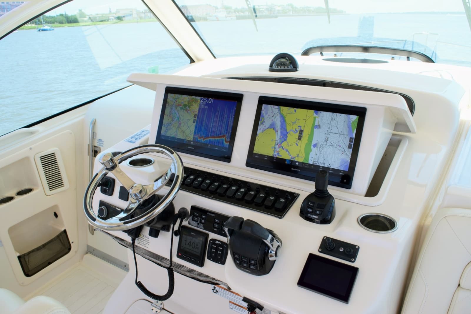 Grady White 37 - TRIPLE NET - Helm Station