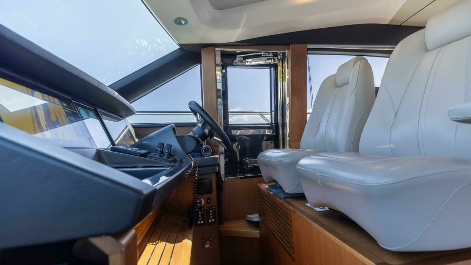 2019 Princess S65-CREWSZING- Helm