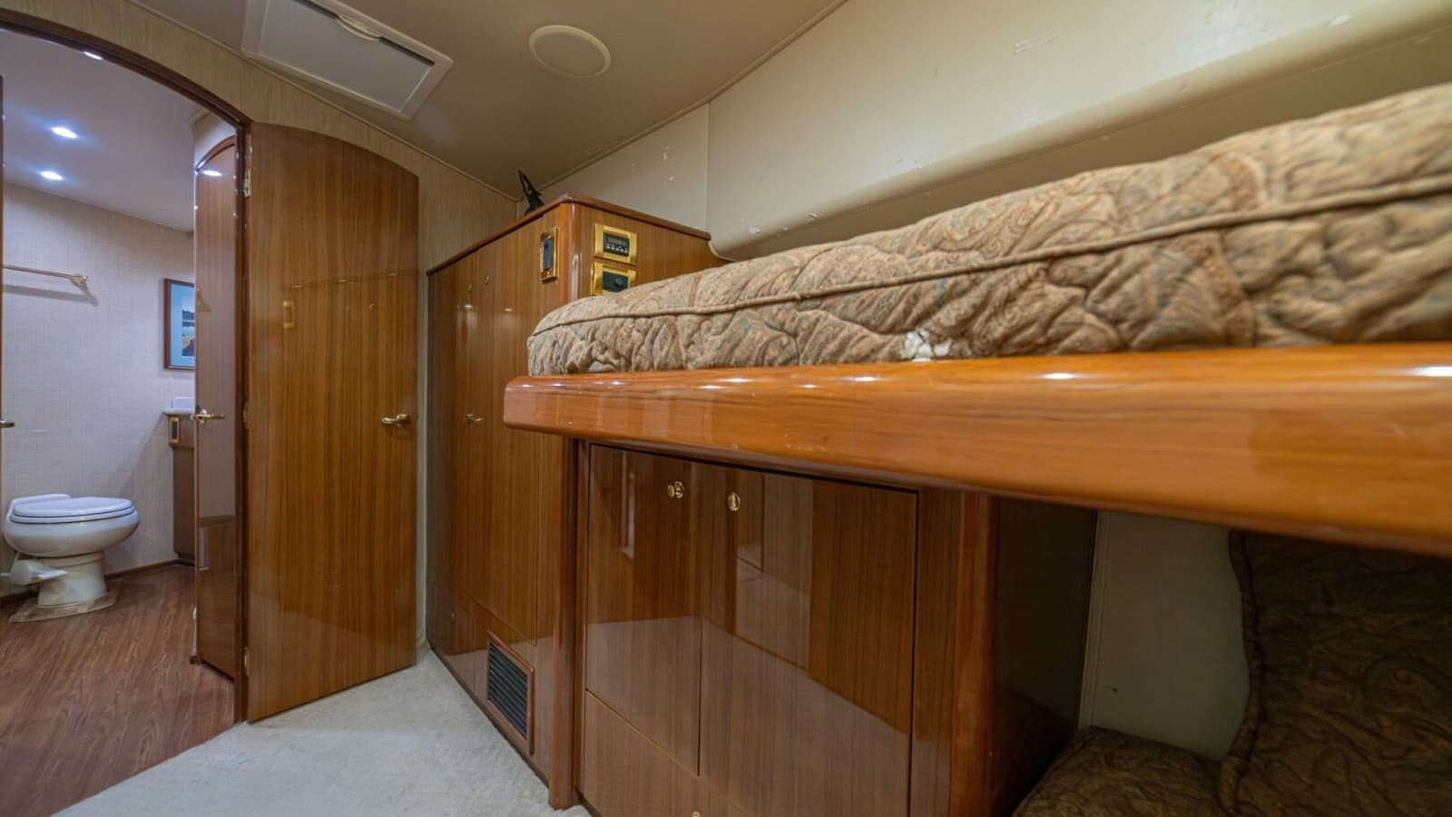 2006 Viking 56 "Scandaloso"