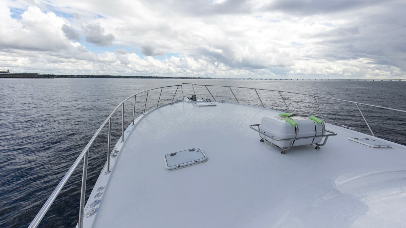 1999 Hatteras 60 Enclosed Bridge Better Days Bow Deck (2)
