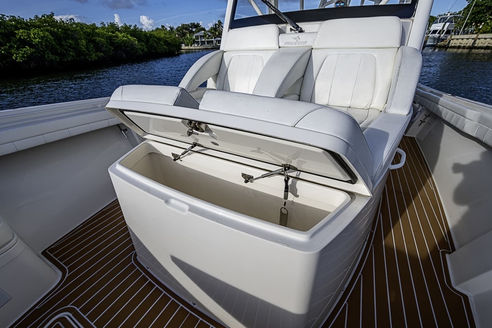 Regulator 41 BIG HIT - Forward Helm Seating/Storage