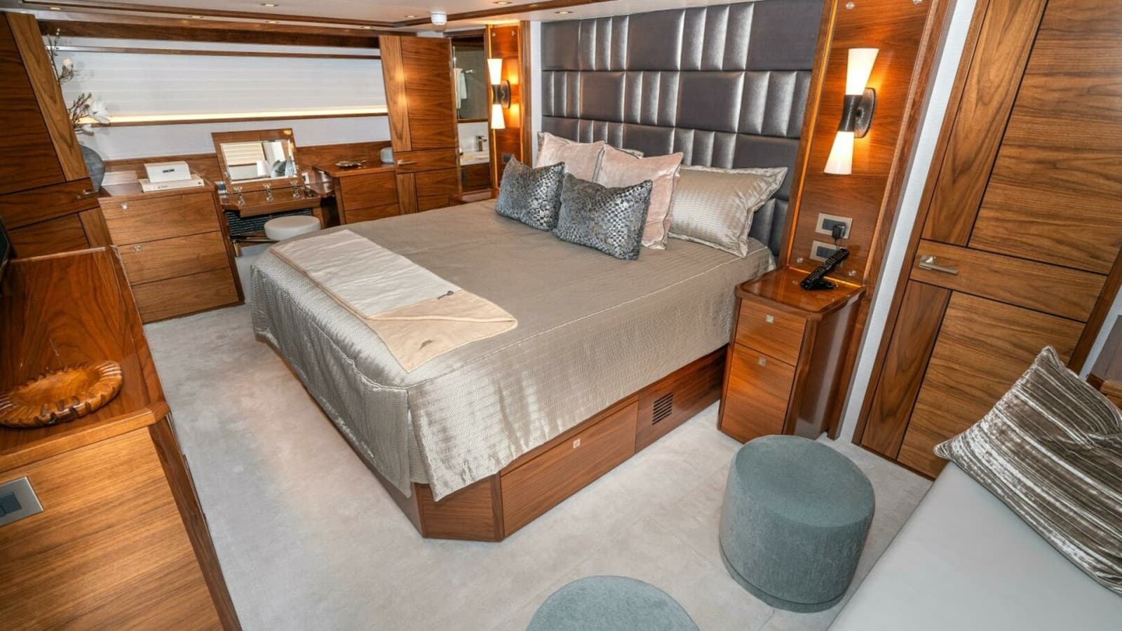2025 Viking 90C "Zatara" - Stateroom
