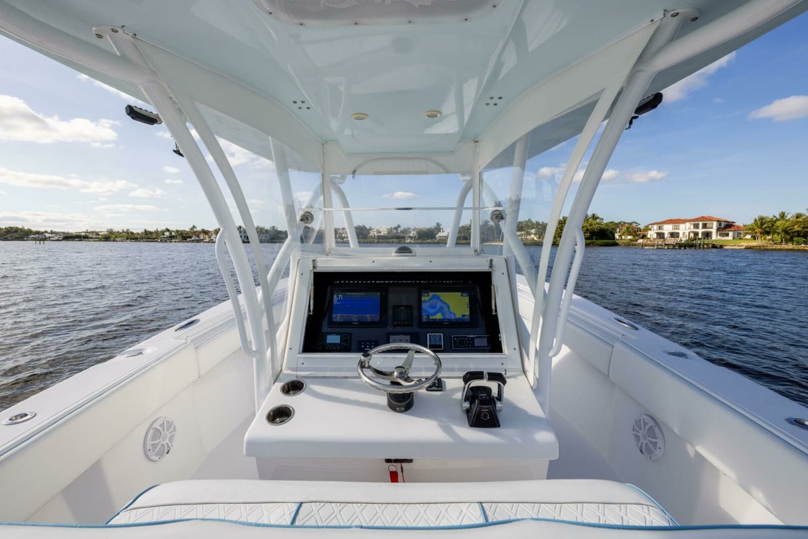 SeaHunter 33 Bloodline - Exterior Helm