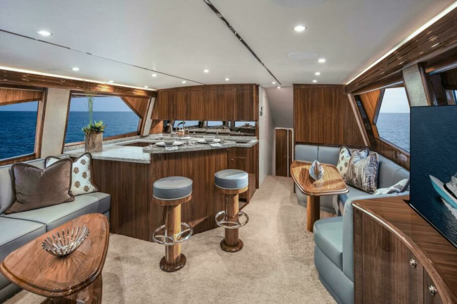 Viking 58 Convertible Salon