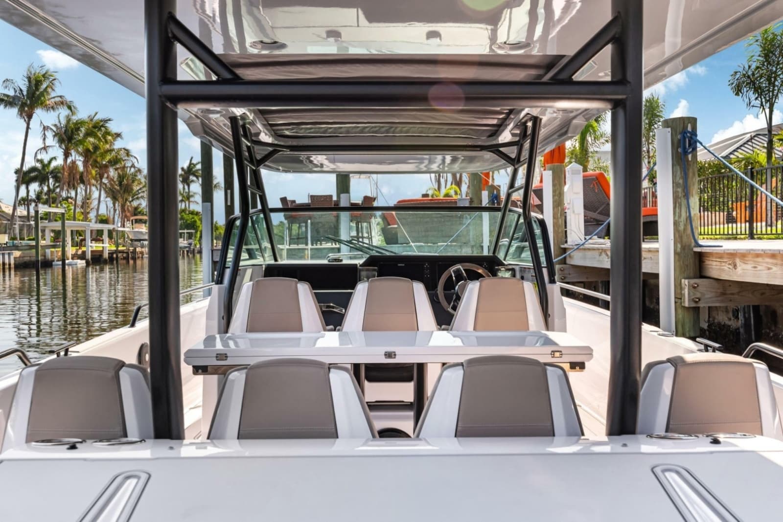 Axopar 37 - Helm Second Row Seating