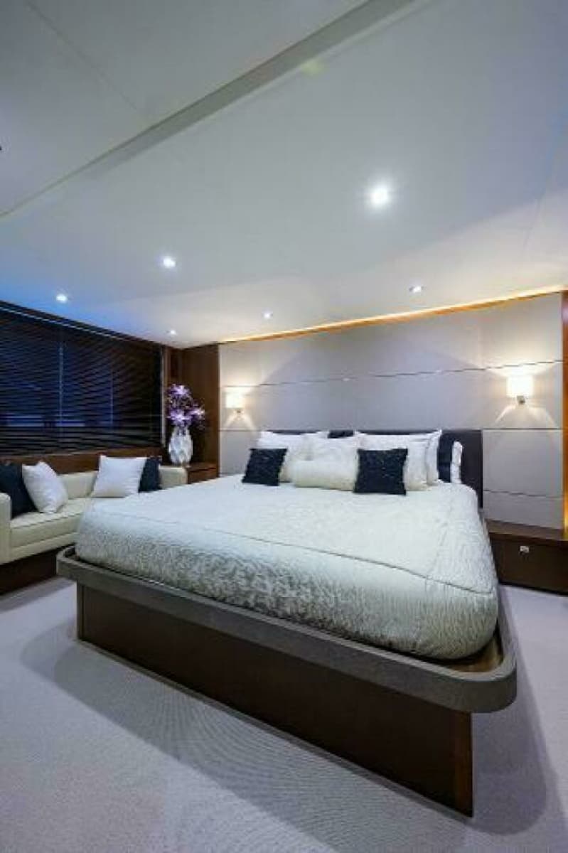 2013 Princess V62