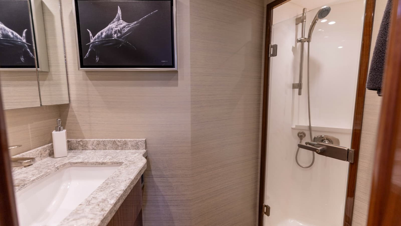 Elegant En-Suite Bathroom