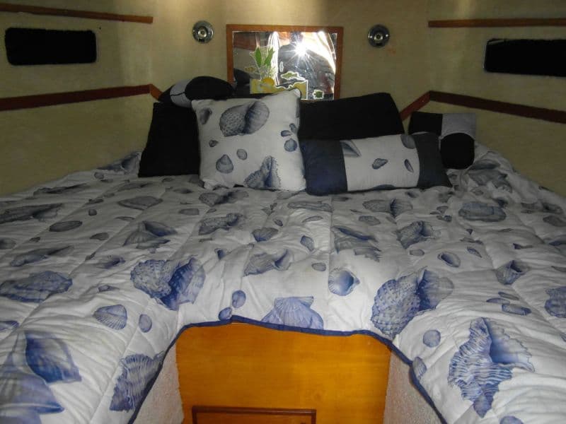 1995 Sportfish Forward Main Cabin