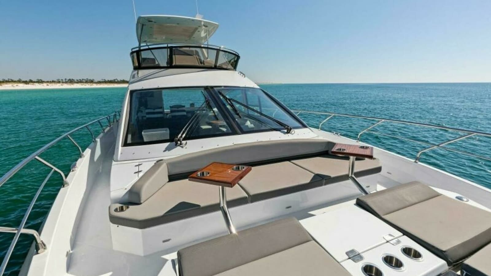 2023 Cruisers Yachts 60 Cantius Fly Bow (2)