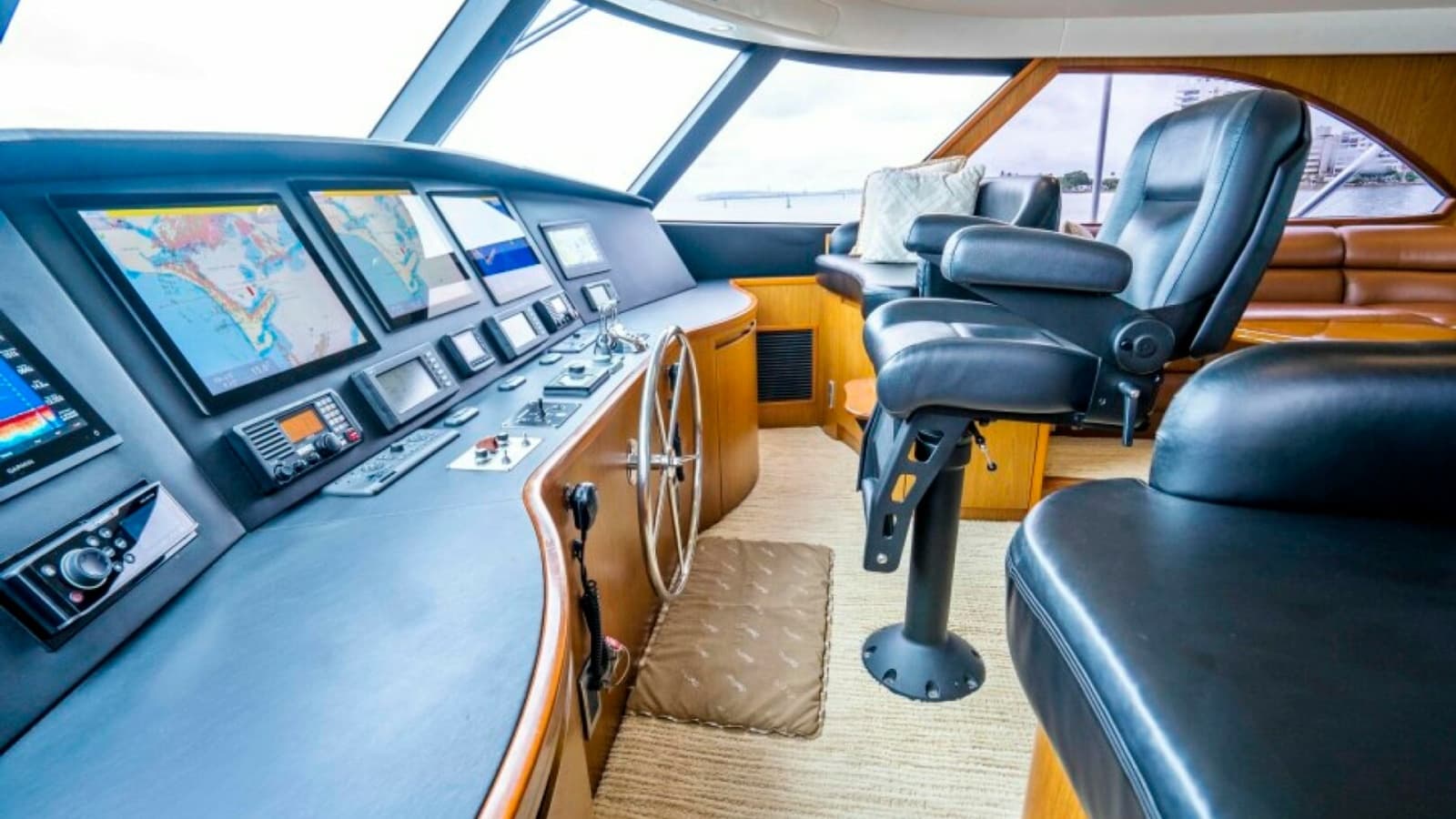 Enclosed Bridge Helm Station