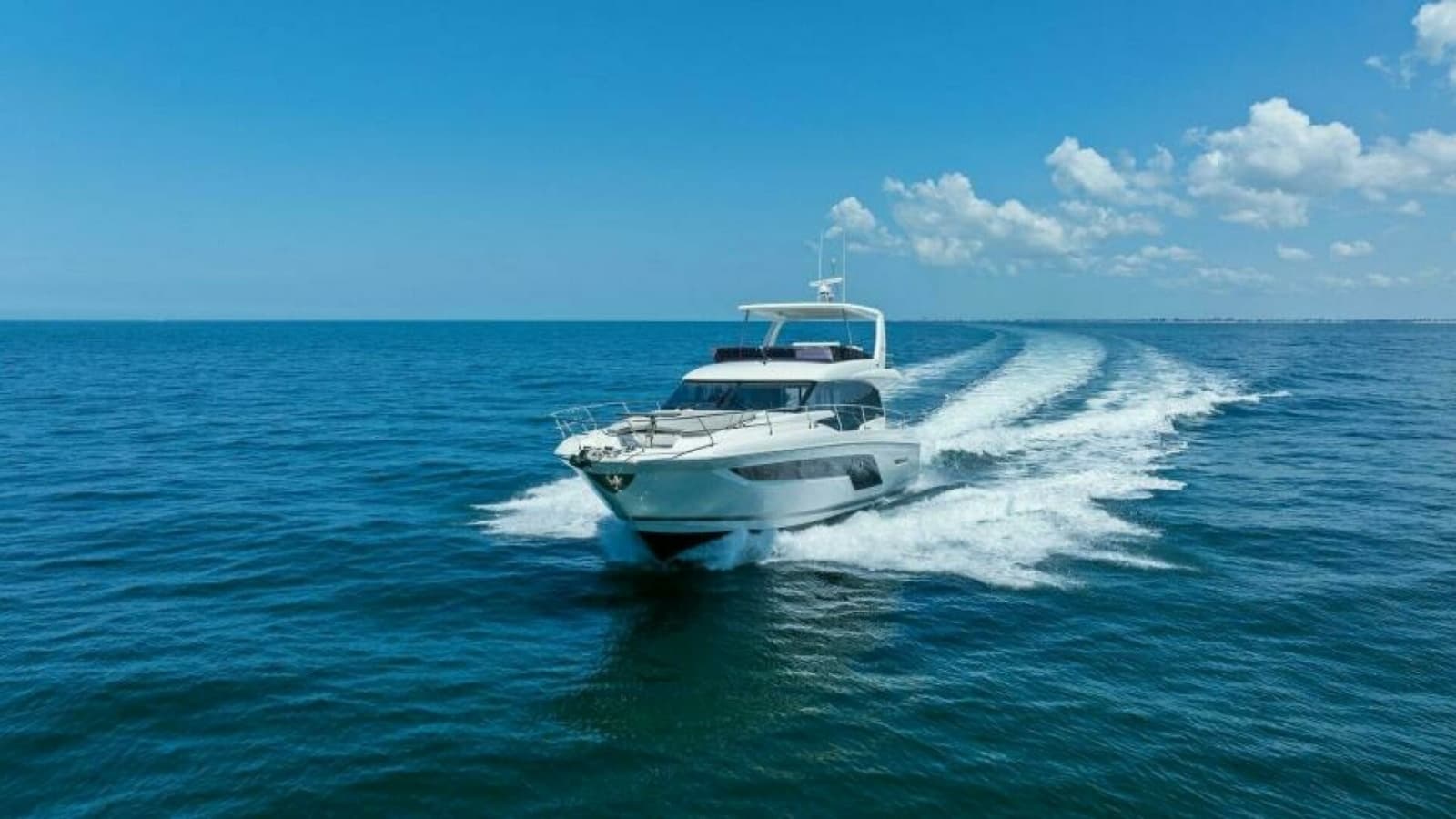 2022 59 Prestige Flybridge - How Sweet It Its - Running Profile