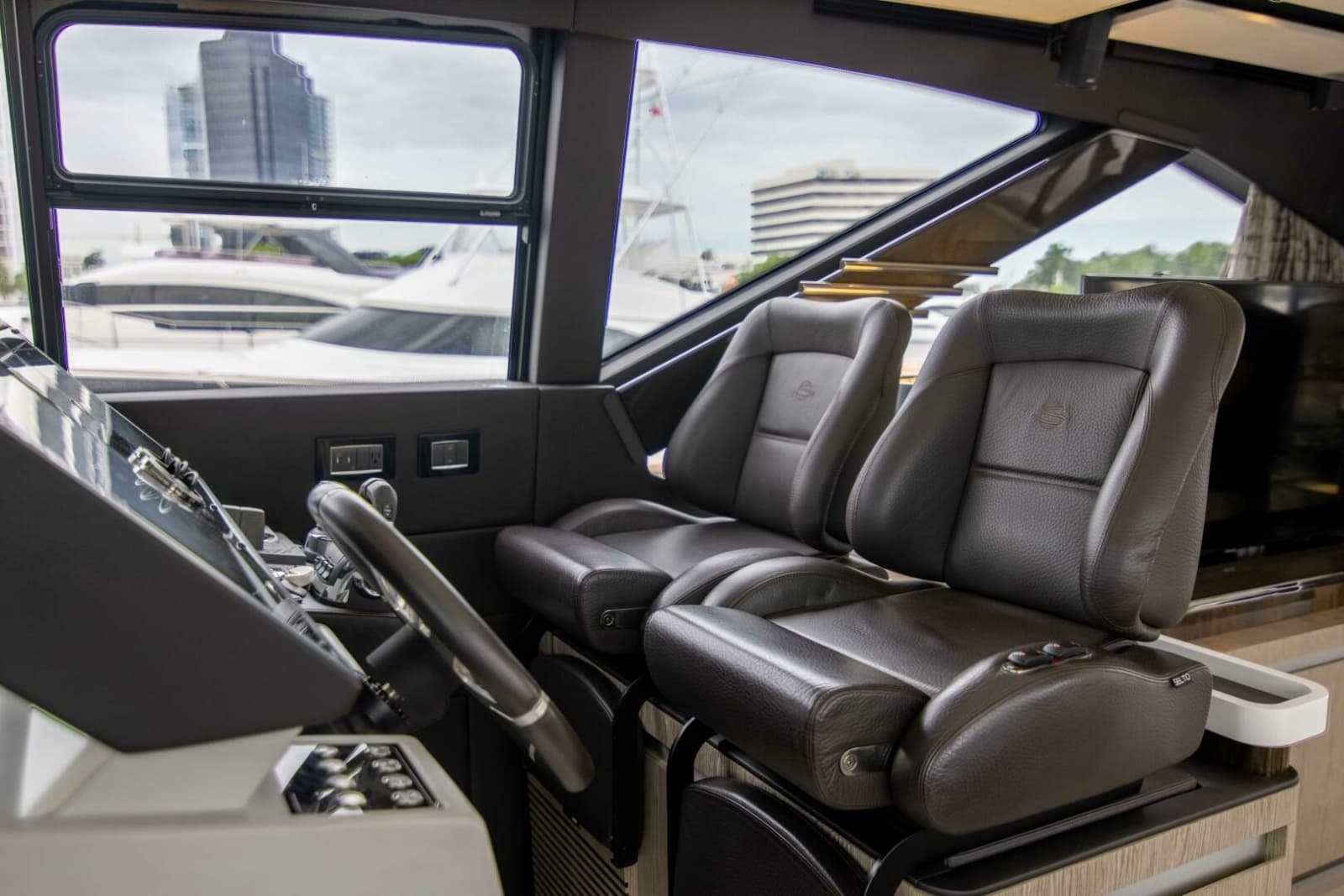 Azimut 70 Triple Play -