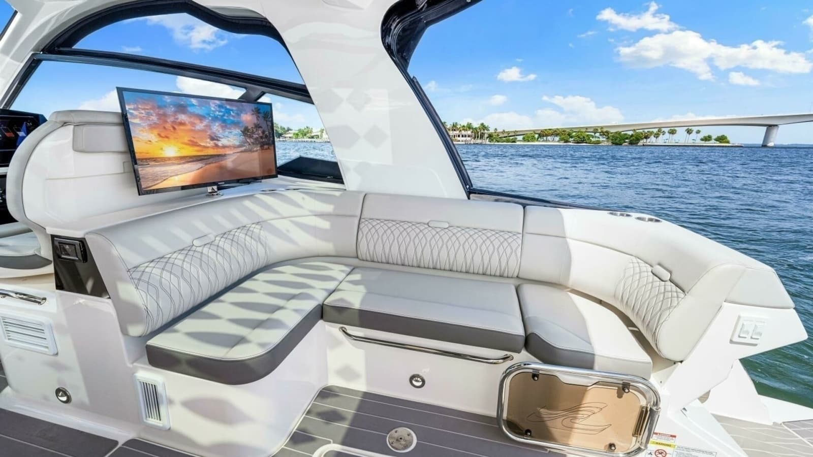 2022 Sea Ray 370 OB