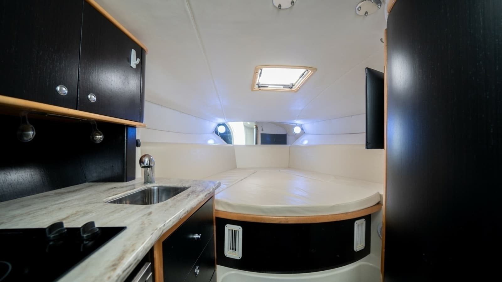 2011 Contender 40 Express