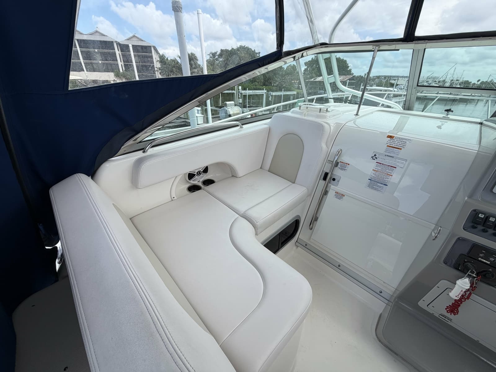 2016 Robalo R305