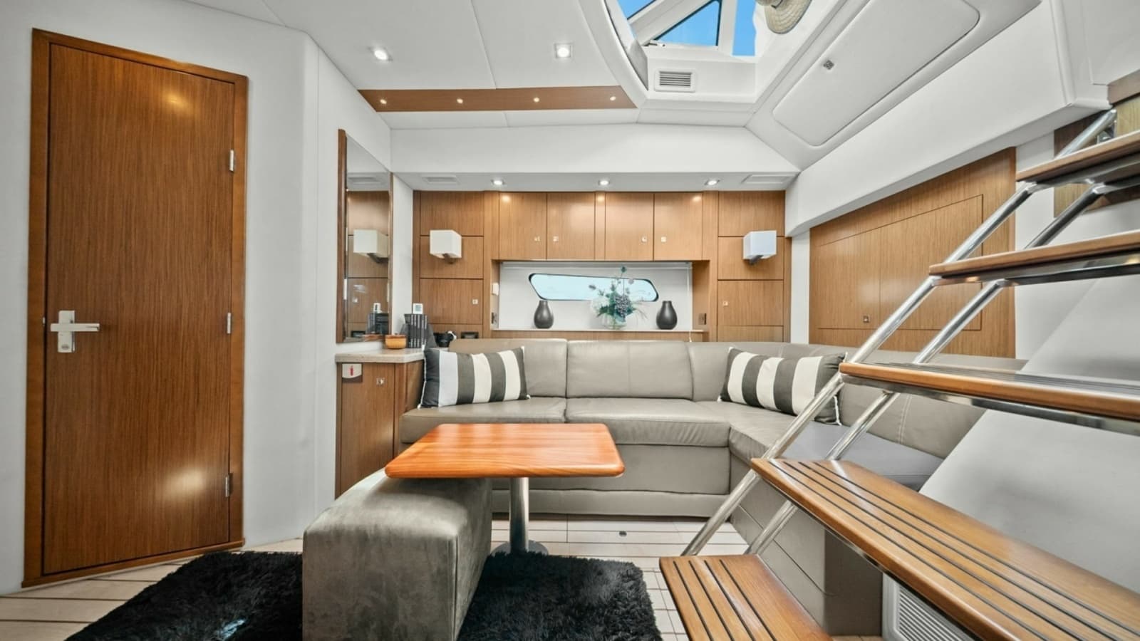2014 Cruisers Yachts 48 Cantius