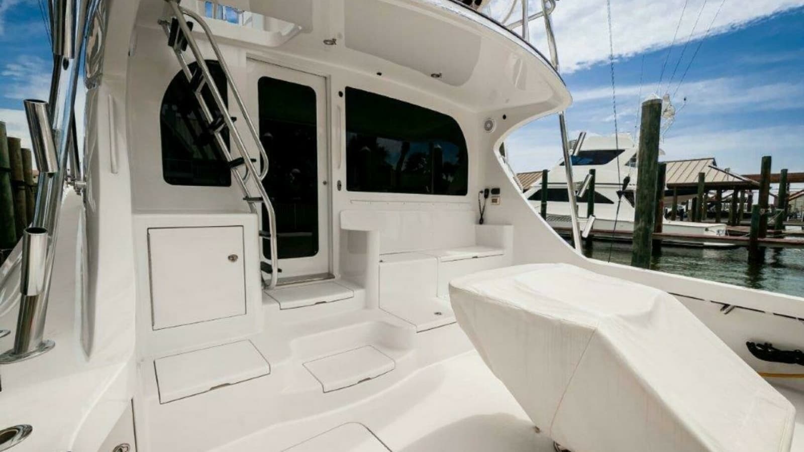 2016 Hatteras GT60 KNOT ON CALL Cockpit 2