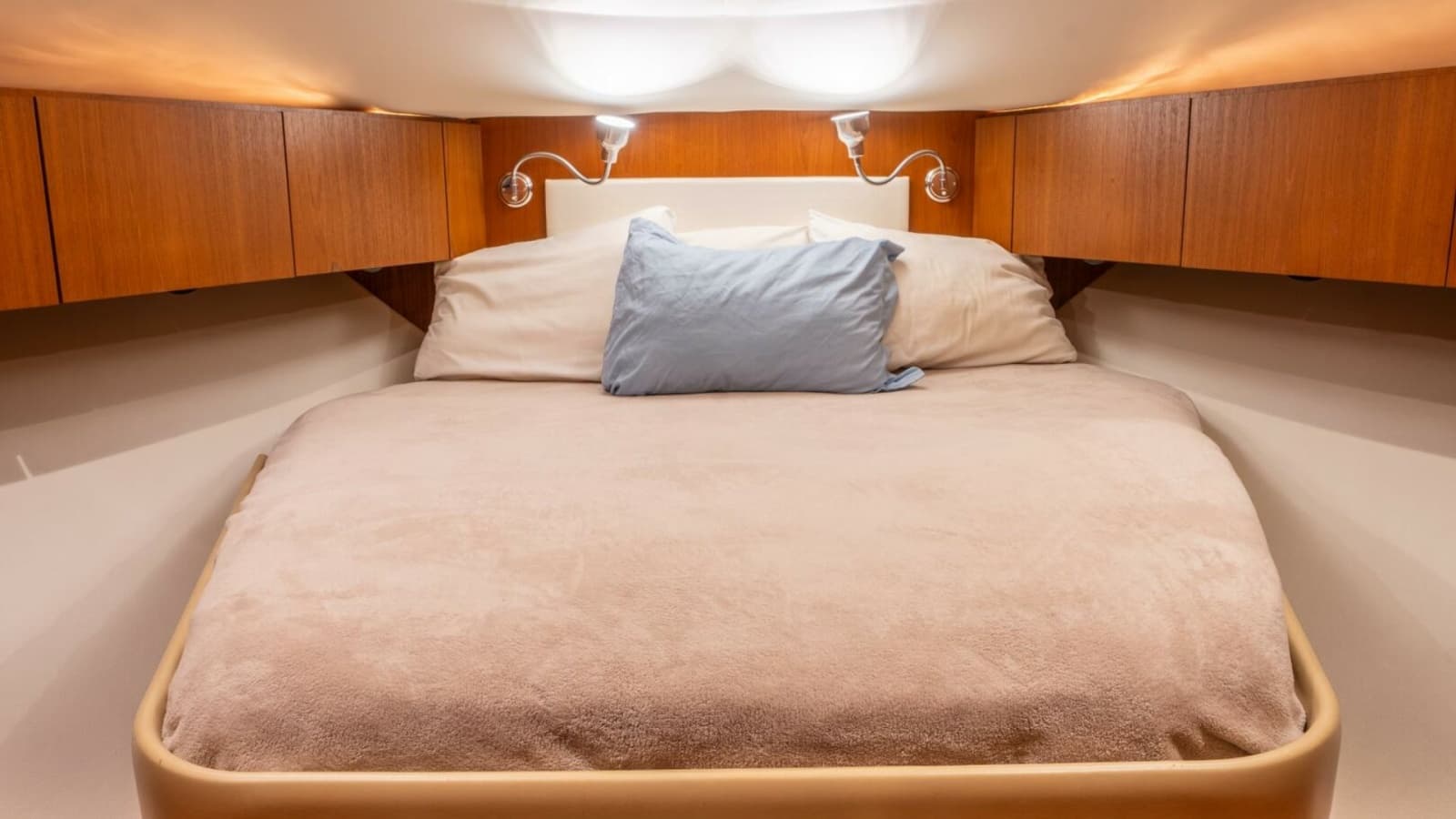 2015 Tiara Yachts 4300 Open "Teddy's Float Too" Forward Stateroom with Double Berth