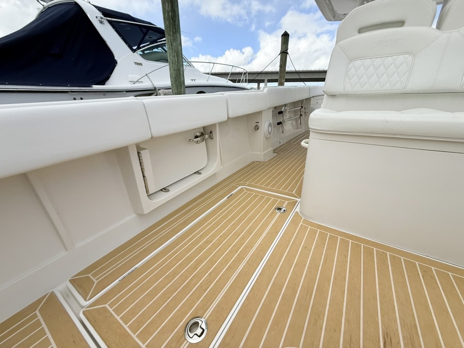 Jupiter 38 - PLAYPEN - Aft Deck