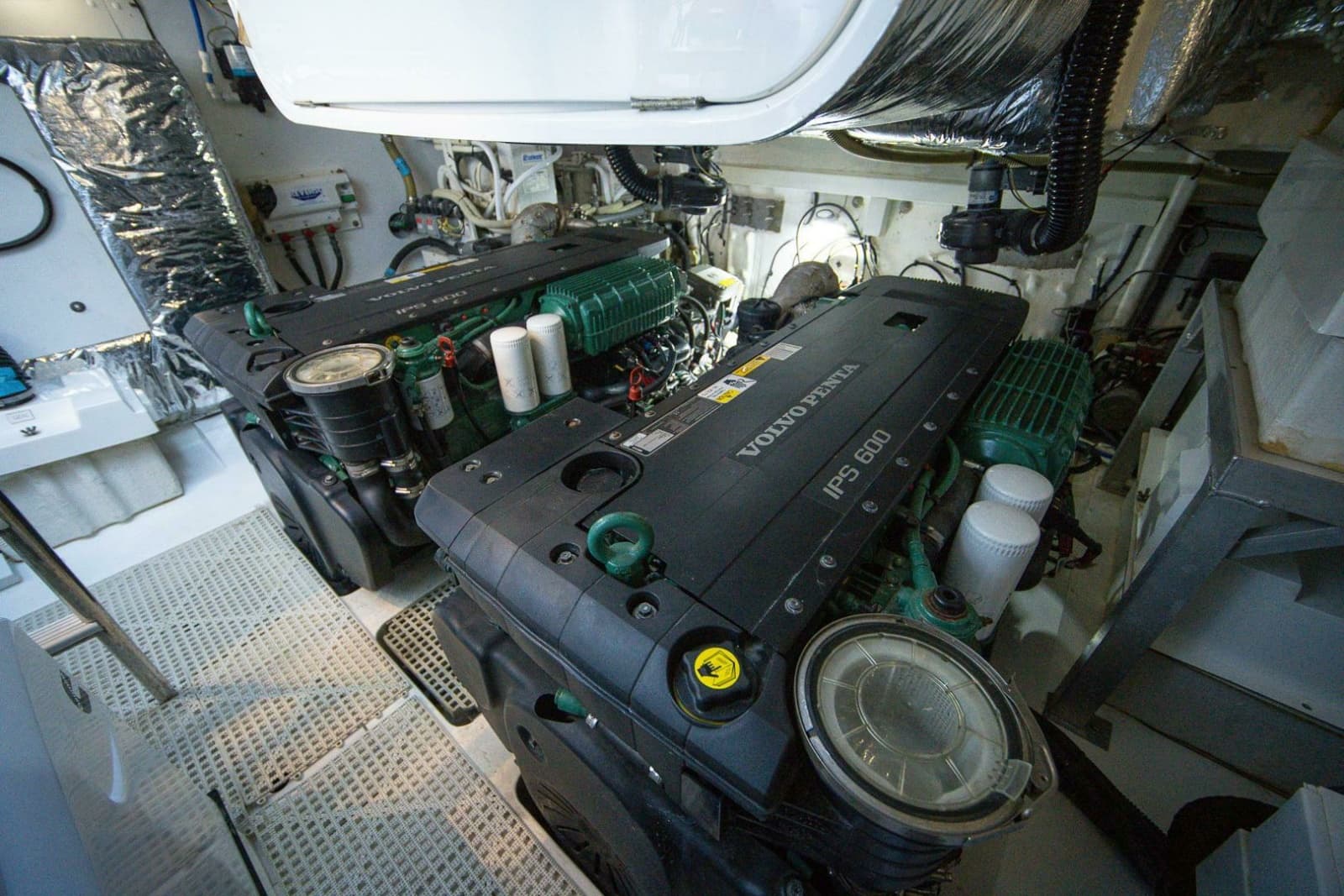 2016 Princess V48