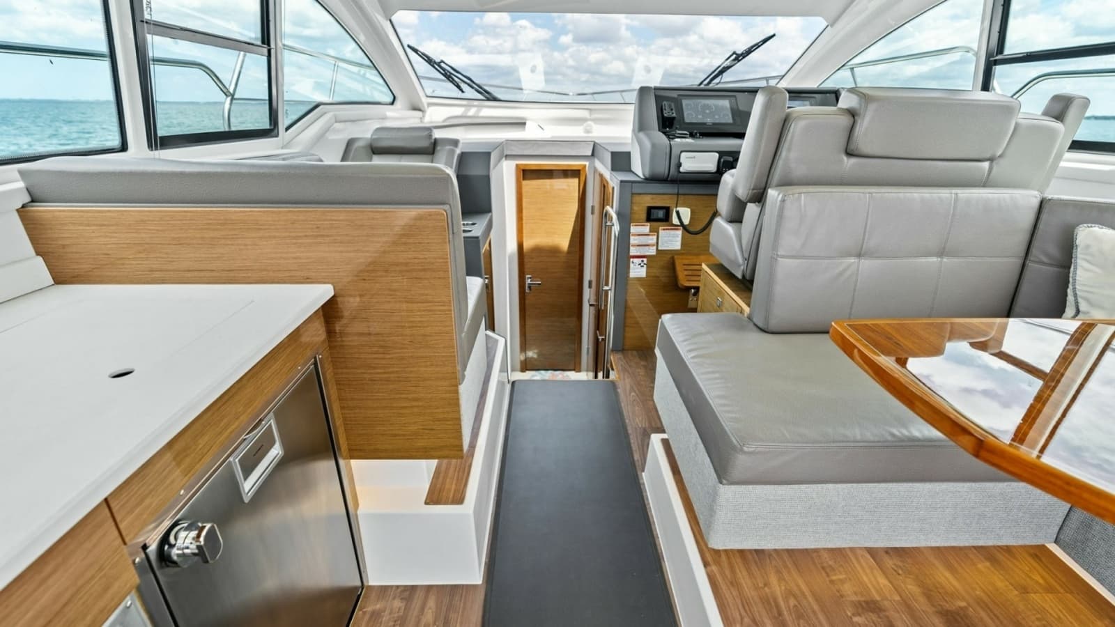 2019 Cruisers Yachts 42 Cantius 'Truly Ineffable'
