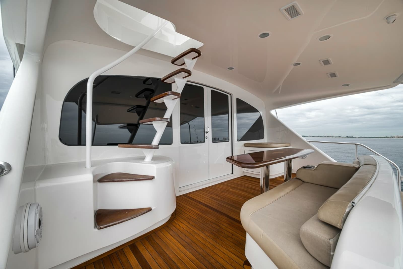 2016 Viking 92 Enclosed Bridge
