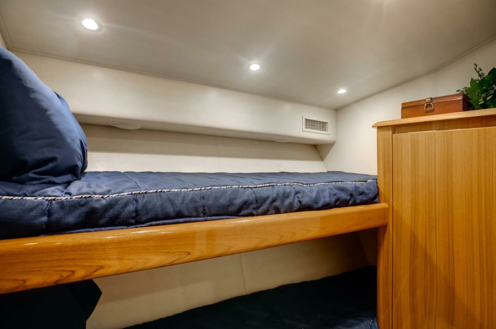 Viking 48 - Dorothy Marie - Stateroom