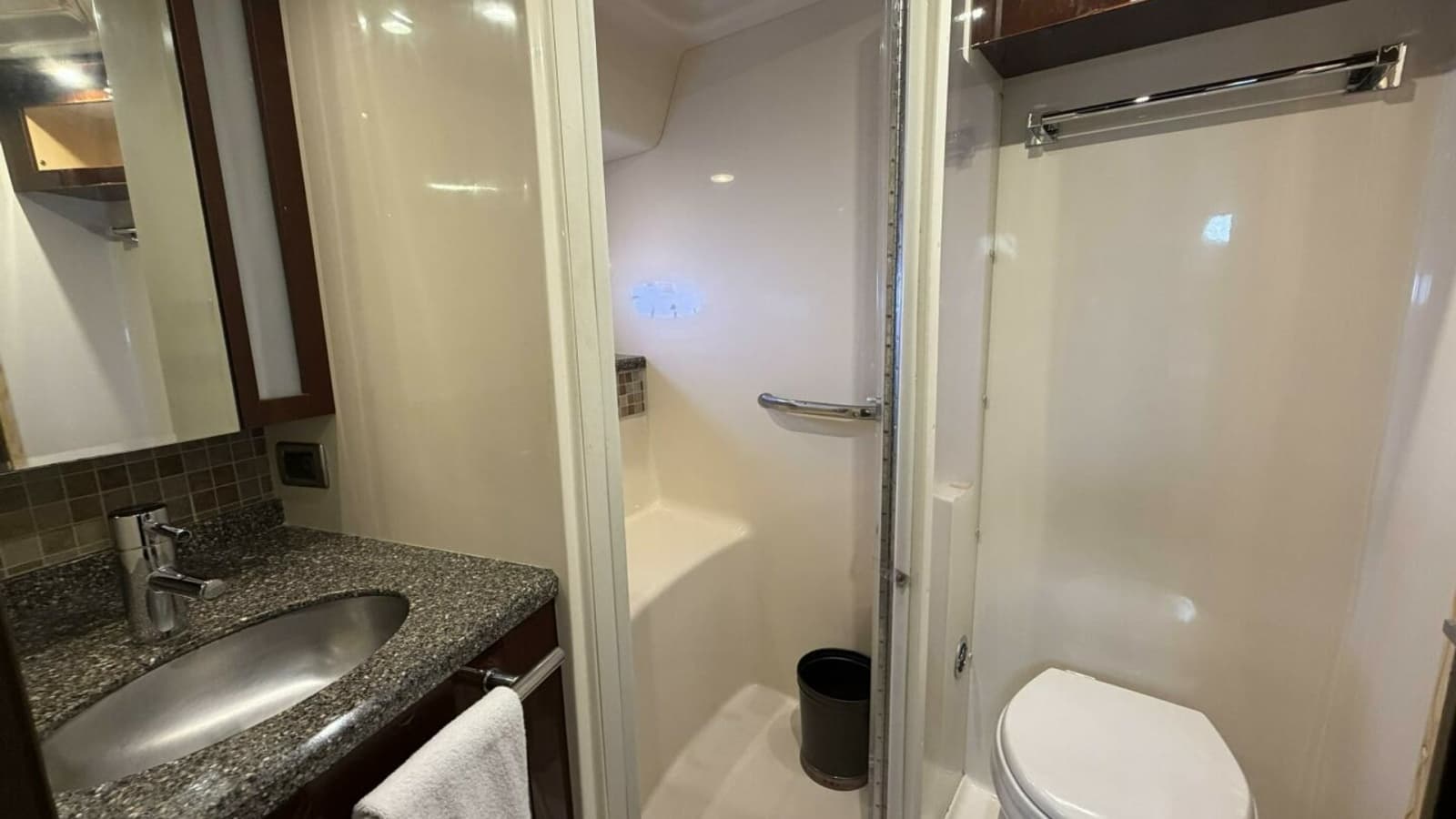 2008 Sea Ray 47 Sedan Bridge - Head