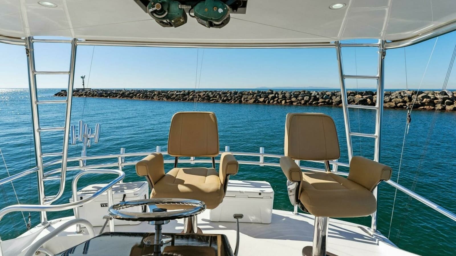 2007 Hatteras 64 Convertible CHUPACABRA - Flybridge Seating Area