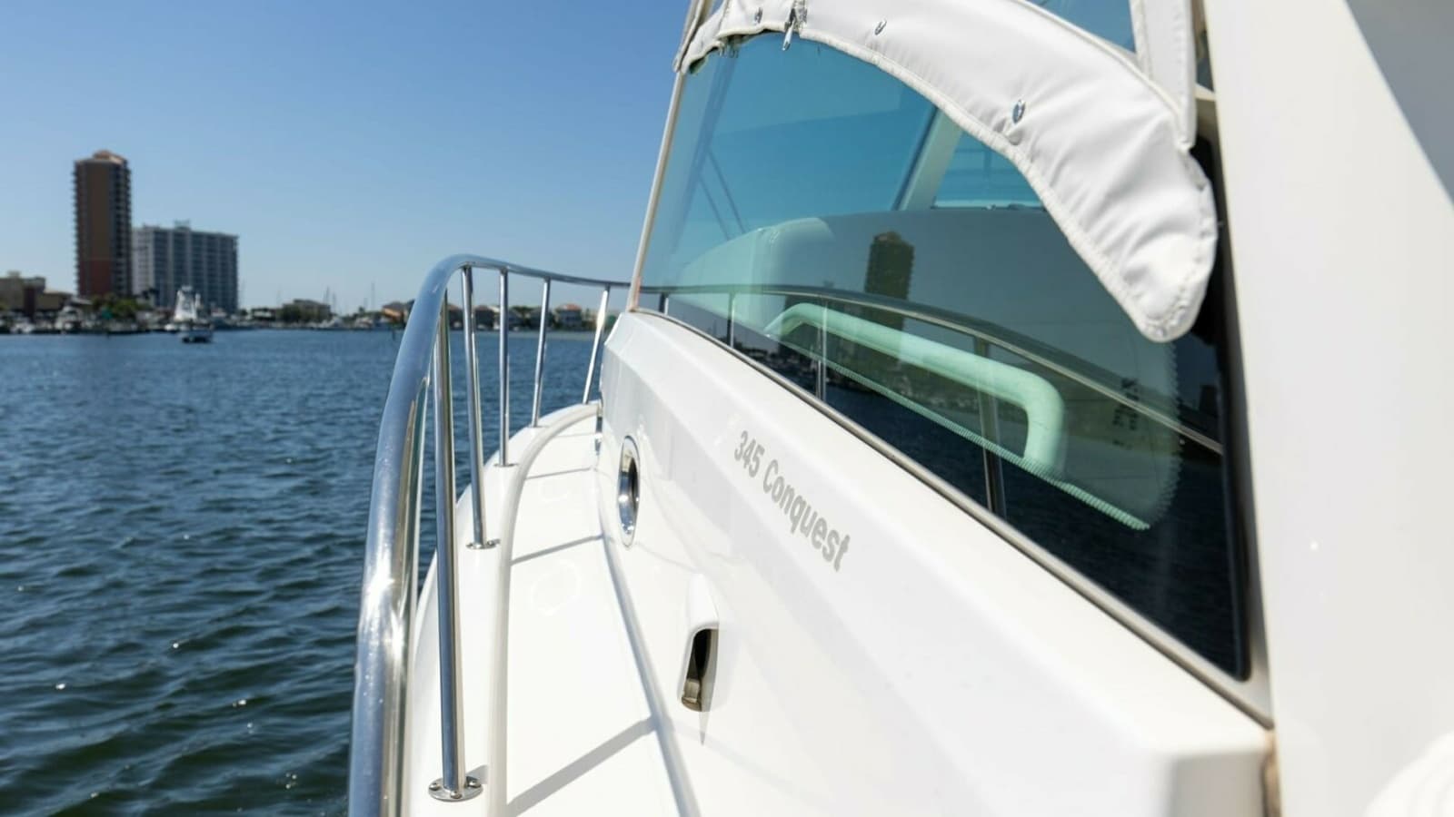 2019 Boston Whaler 345 Conquest Side