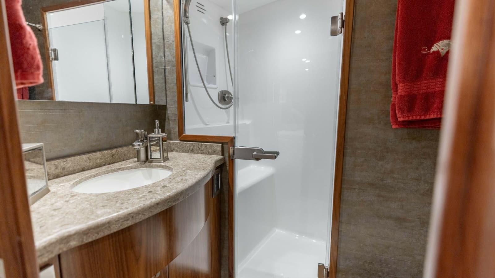 Luxurious Guest Bathroom