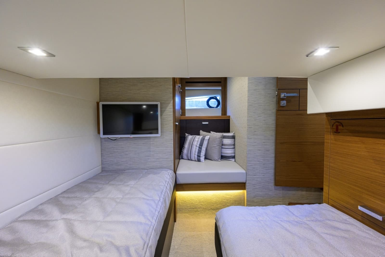 Tiara 44 Daybreak - Interior Stateroom