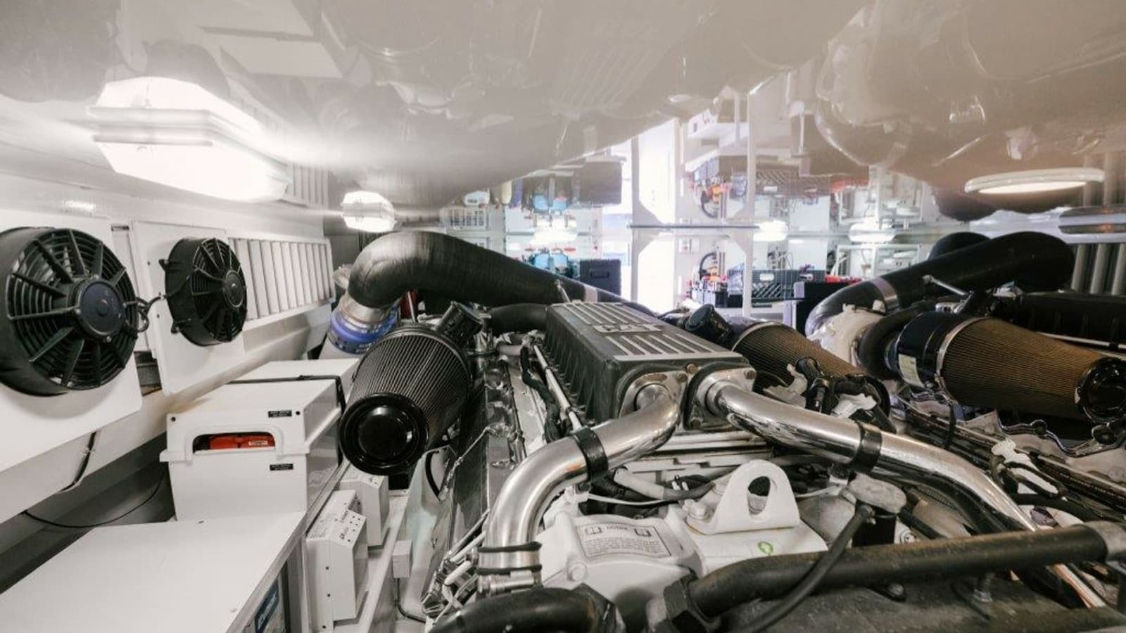 2007 64 Viking CNV Evil Eyes Engine Room (3)