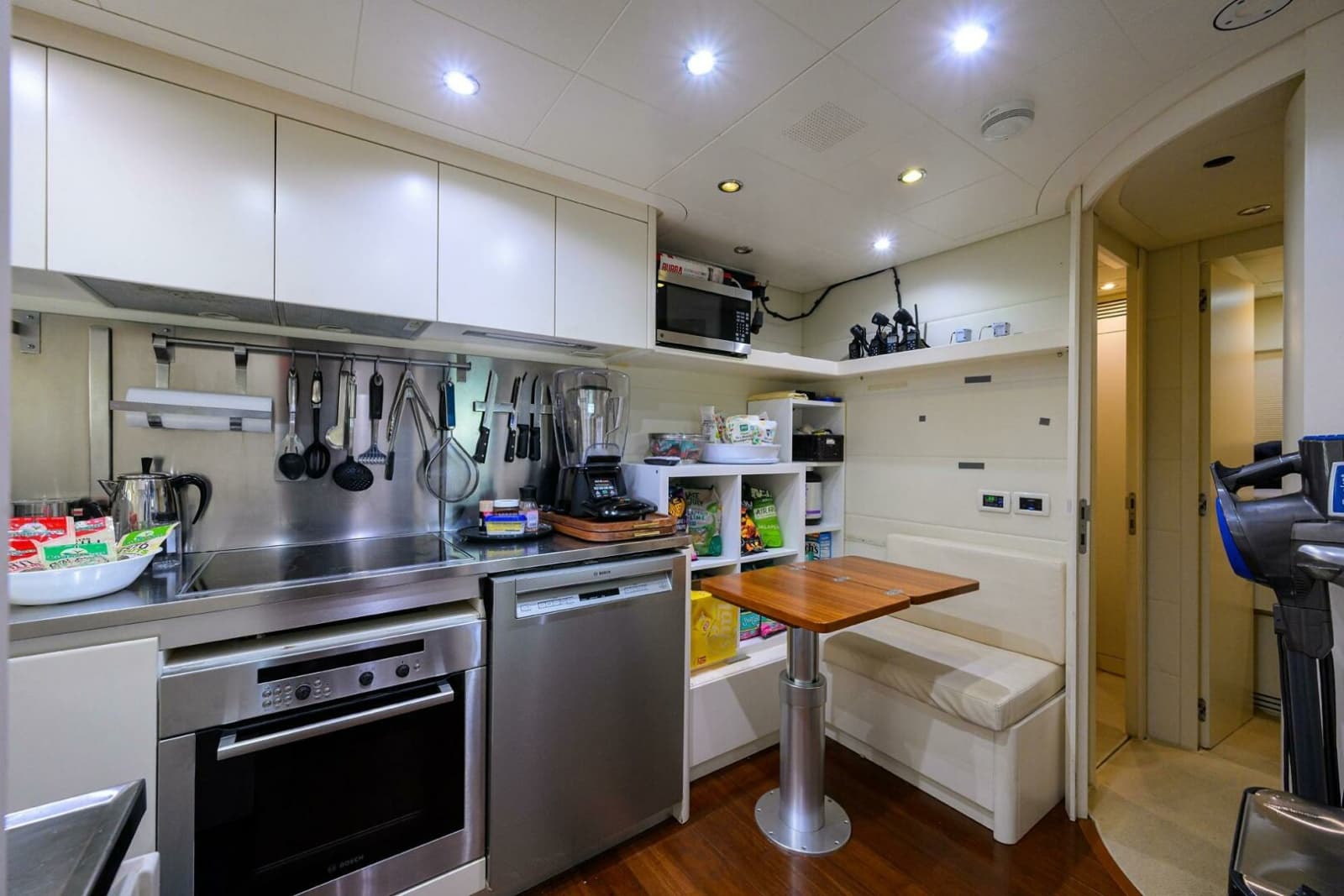 2009 Pershing 90 Express