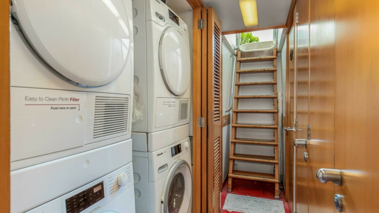 1989 116' Feadship - Boss - Laundry Station