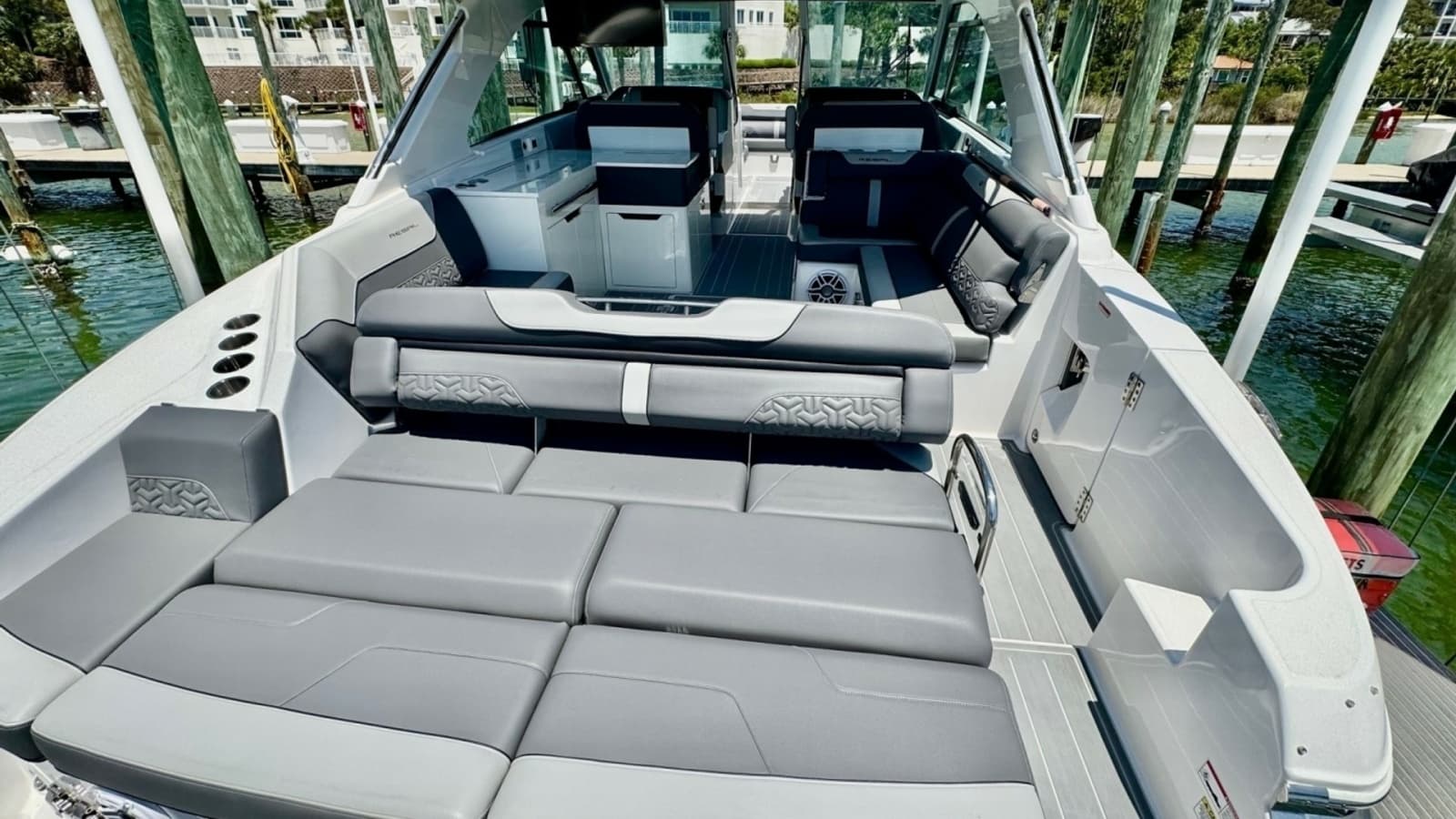 2025 Regal LS36-