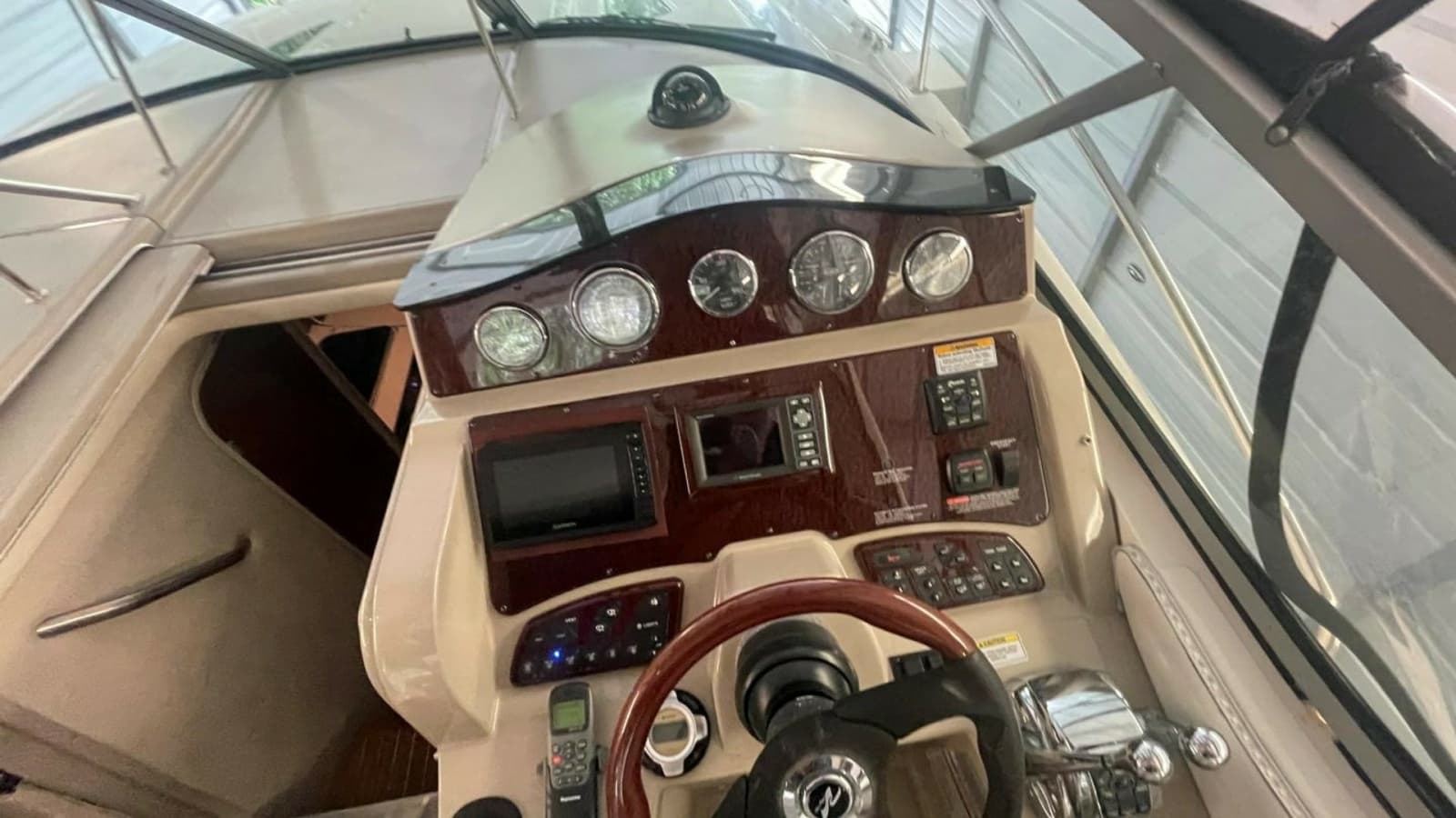 2009 Sea Ray 310 Sundancer Andrews Place Helm