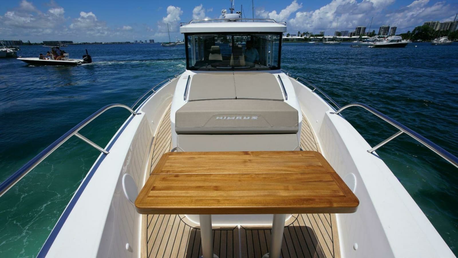 Nimbus Commuter 11 - Forward Seating