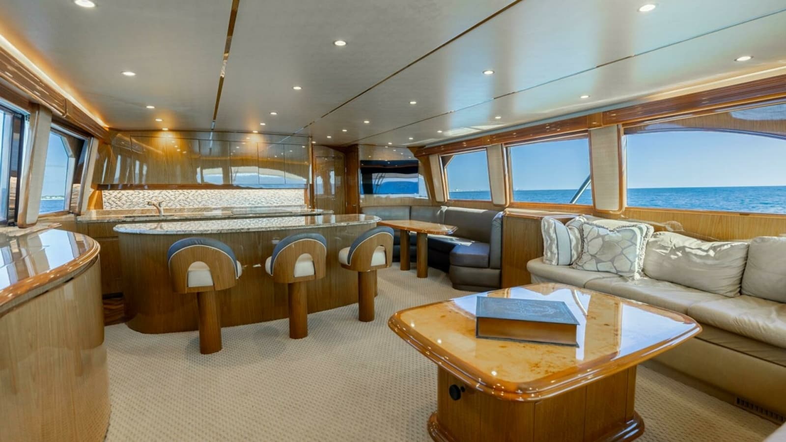 2013 Viking 76 Convertible- REEL FIRE- Salon