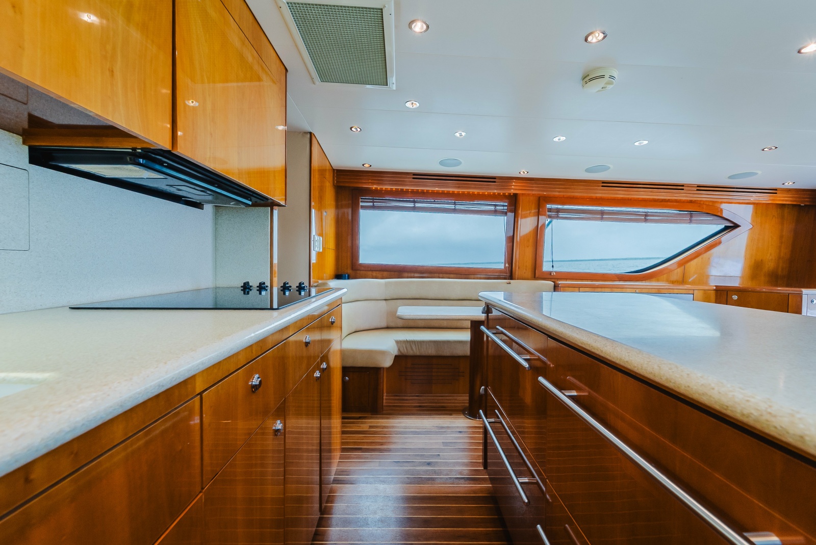 2005 Hatteras 60 Convertible