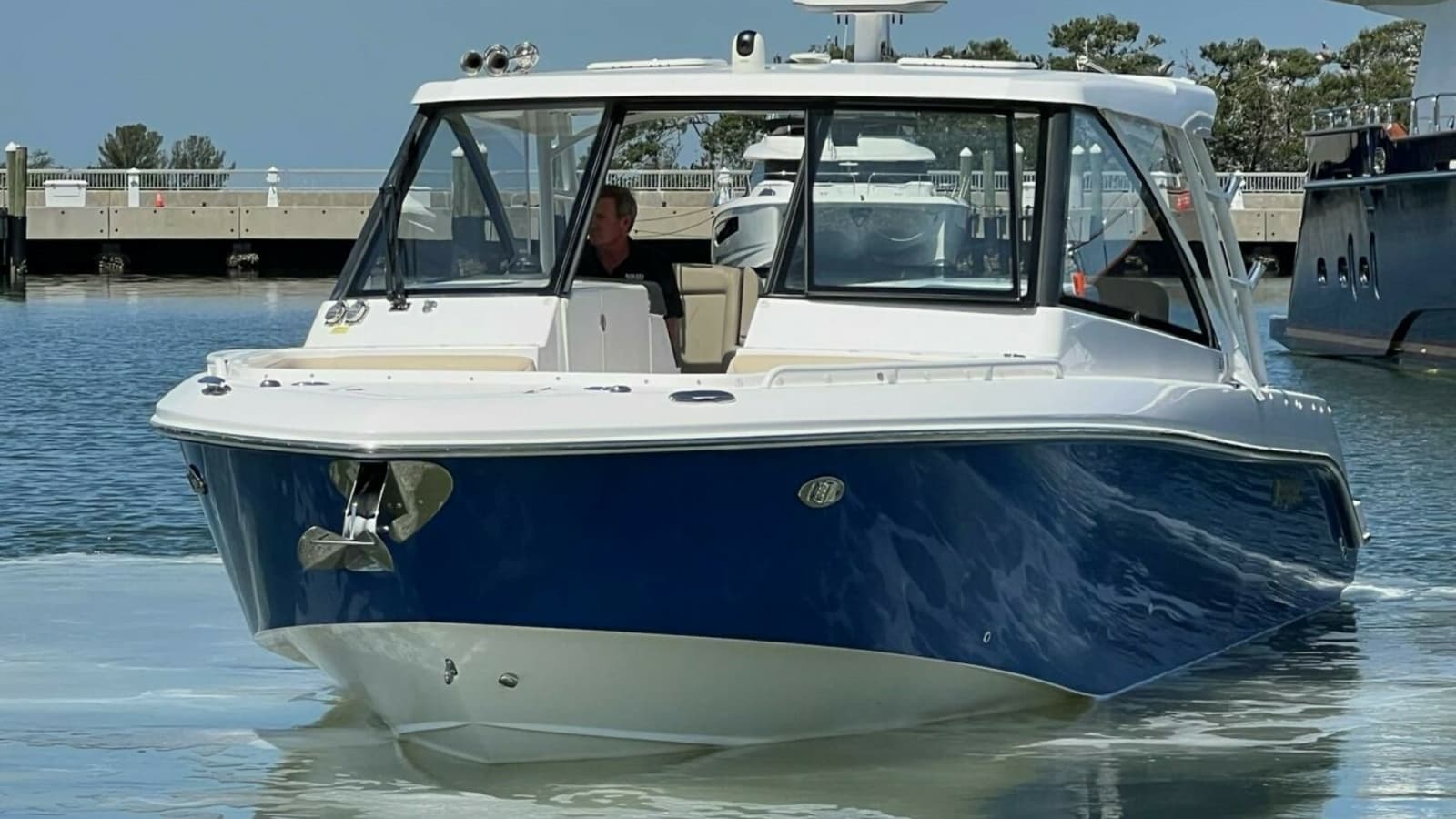 2019 Everglades 340 Dual Console "Solamare"-