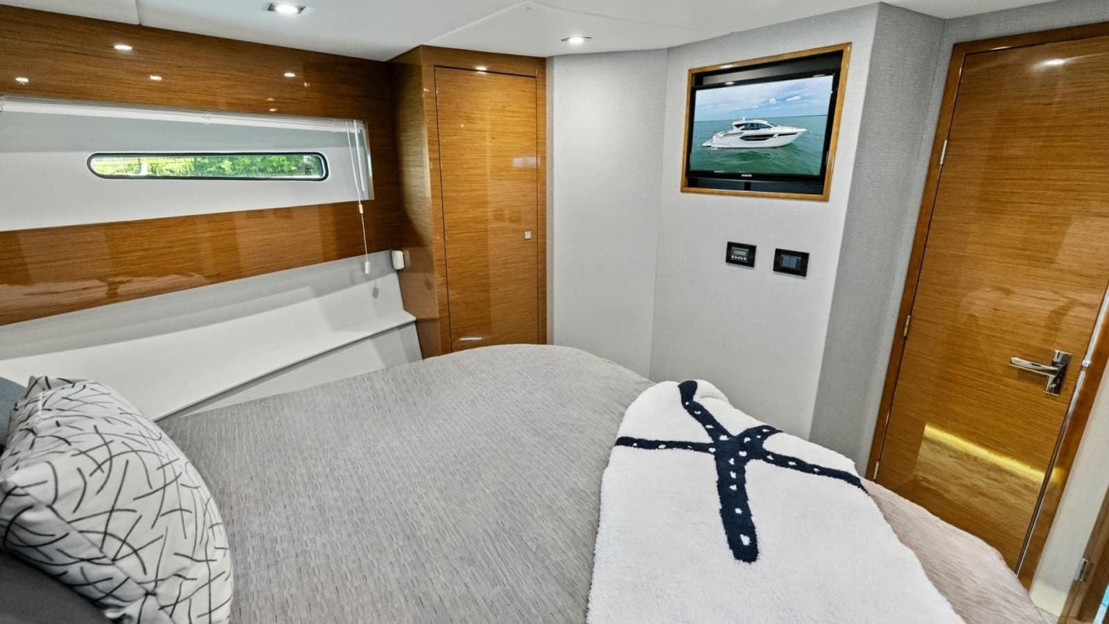 2019 Cruisers Yachts 42 Cantius 'Truly Ineffable'