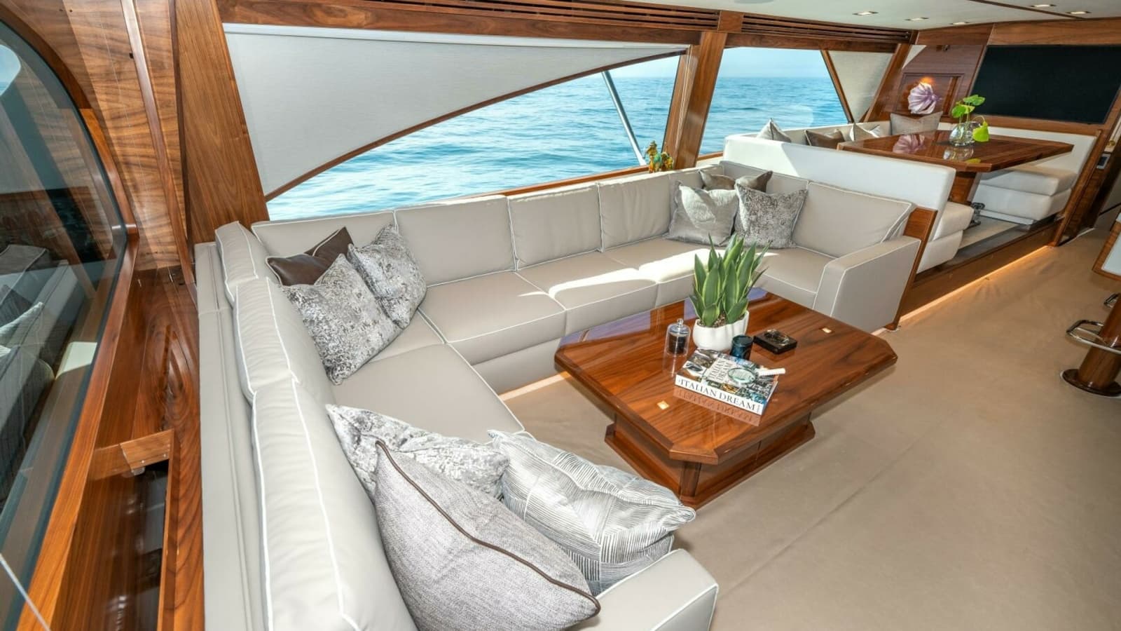 2025 Viking 90C "Zatara"