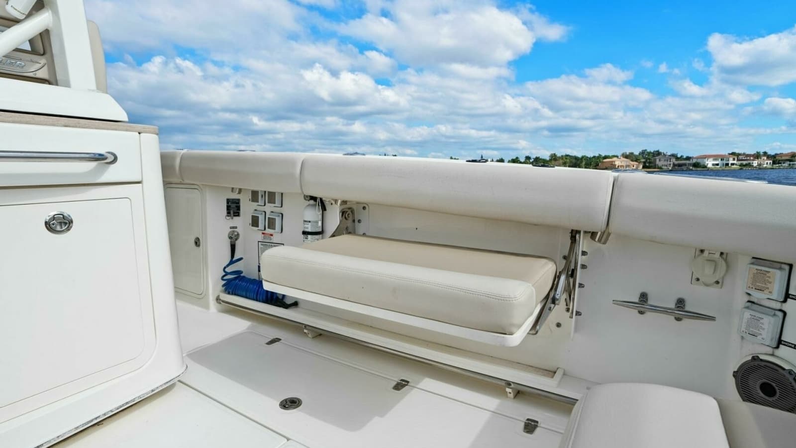 2019 Boston Whaler 380 Outrage 'Lima Kilo' - Seating