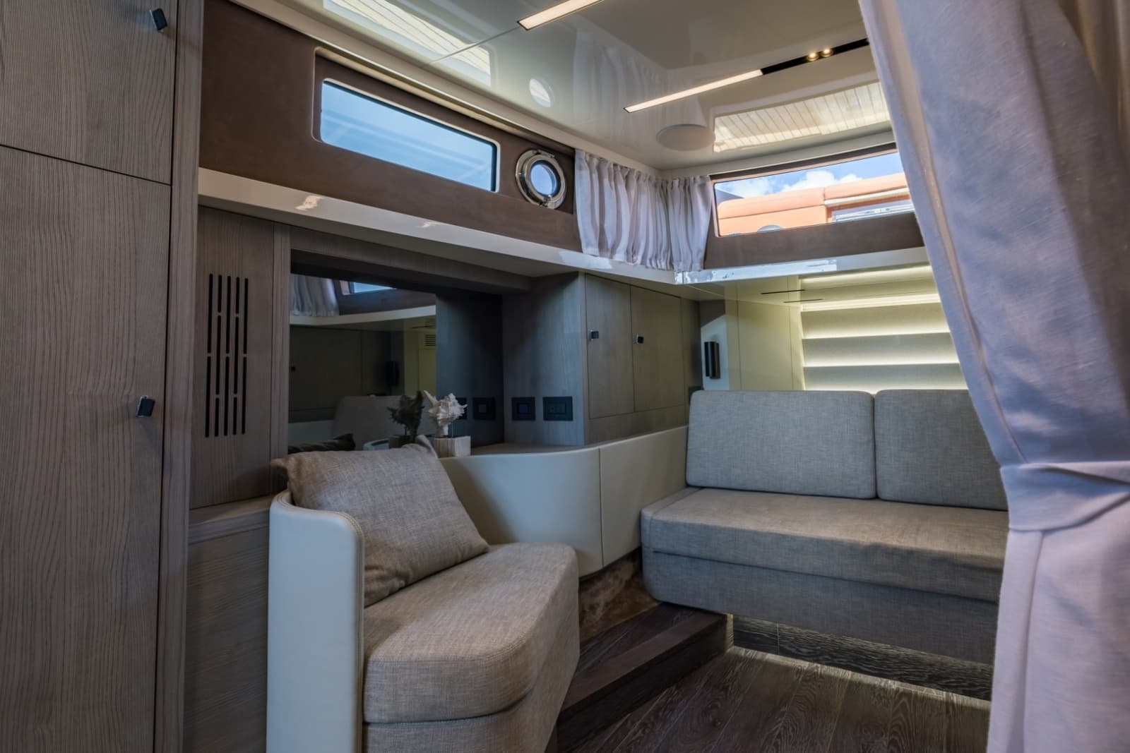 2022 Cranchi A46 Luxury Tender
