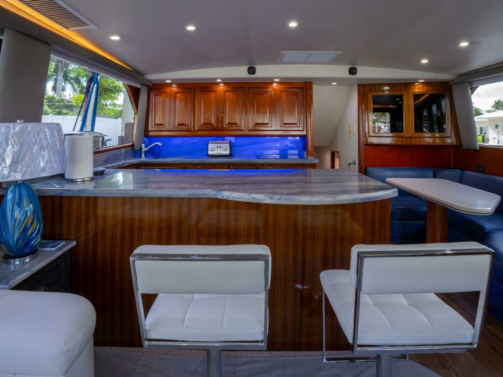Viking 58 BAREFOOT - Salon/Galley