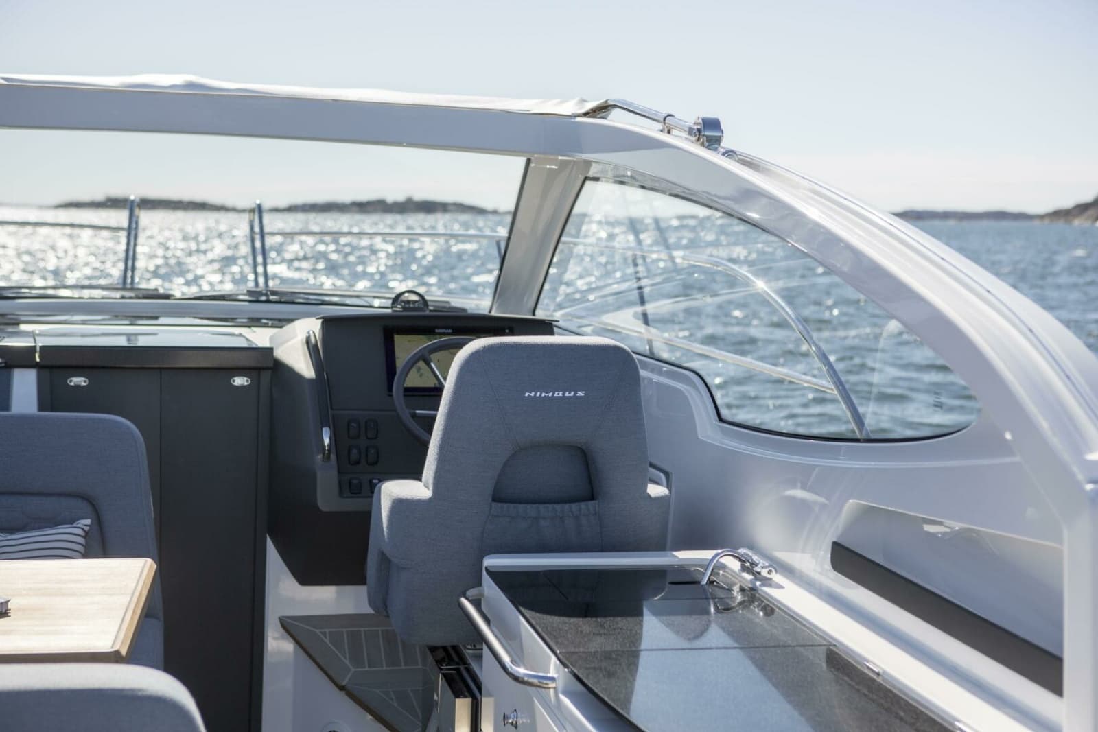 Nimbus 305 Drophead Helm Seating